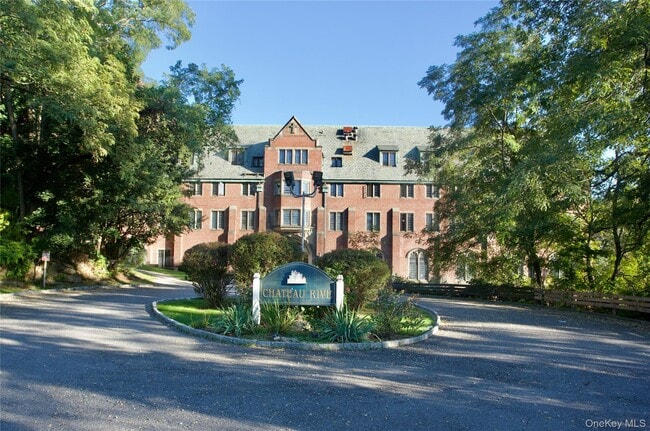 property at 305 Chateau Rive