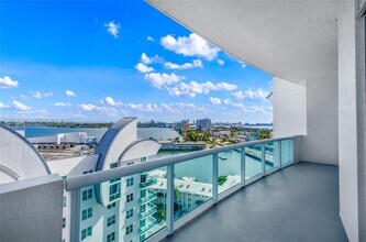 7900 Harbor Island Dr in Miami Beach, FL - Building Photo - Building Photo