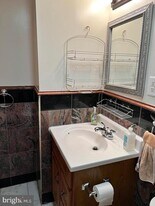 906 Arch St in Philadelphia, PA - Building Photo