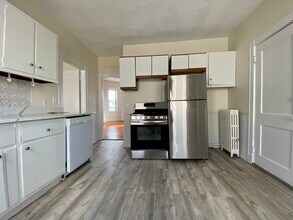 14 Belknap St, Unit 3 in Somerville, MA - Building Photo - Building Photo