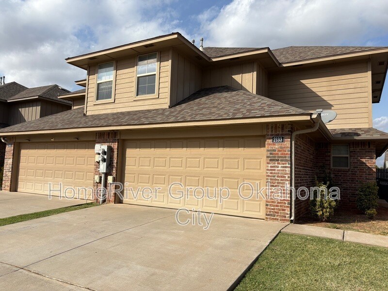 2133 Buena Vida Ln in Edmond, OK - Building Photo