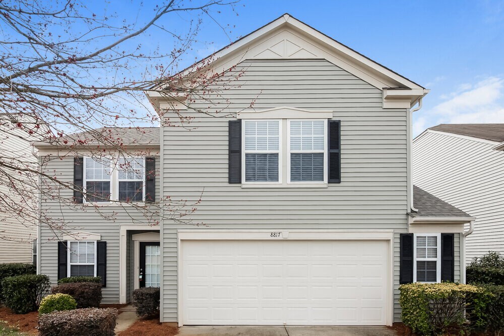 8817 Oak Dr in Charlotte, NC - Building Photo