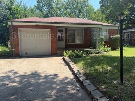 2142 S Pinecrest Ave in Wichita, KS - Building Photo