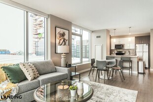 1922 W Ogden Ave, Unit 1601 in Chicago, IL - Building Photo