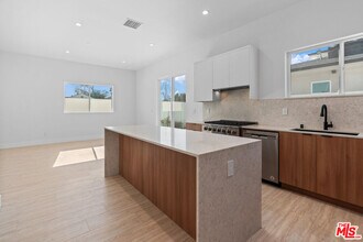 6505 Columbus Ave in Los Angeles, CA - Foto de edificio - Building Photo