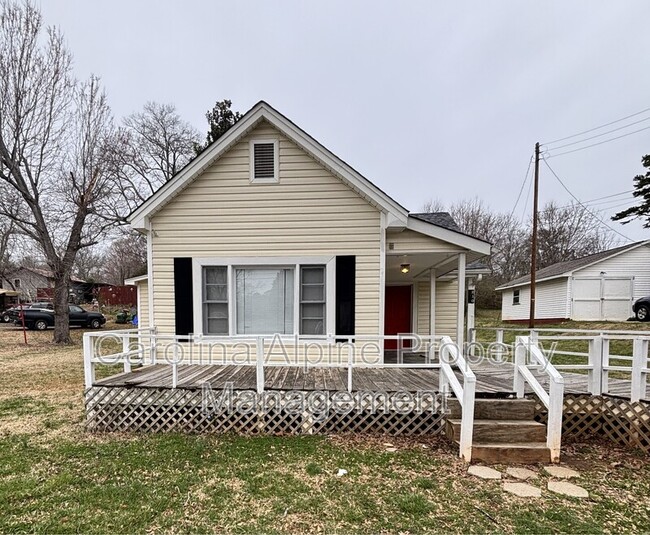 210 Howard St in Mount Holly, NC - Building Photo - Building Photo