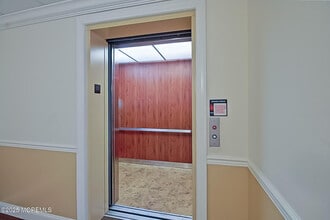 61 Liddle Ave in Edison, NJ - Building Photo - Building Photo