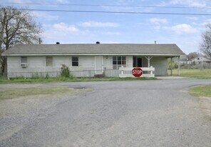 407 Nugier Ave in Abbeville, LA - Building Photo