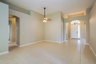 8519 Parrots Landing Dr in Tampa, FL - Building Photo - Building Photo