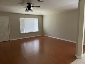 238 McLemore Dr in Alvin, TX - Building Photo - Building Photo