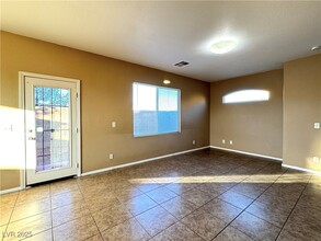 5186 Silent Valley Ct in Las Vegas, NV - Building Photo - Building Photo