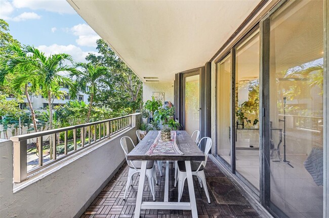 121 Crandon Blvd, Unit 251 in Key Biscayne, FL - Building Photo - Building Photo