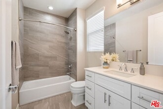 4417 Paxton Pl in Calabasas, CA - Building Photo - Building Photo