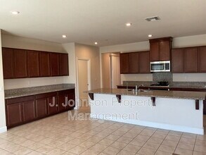 644 Albany St in Lathrop, CA - Building Photo - Building Photo