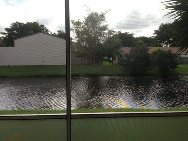 4215 N University Dr