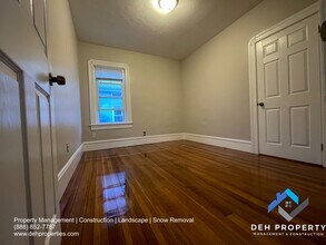 216 Hope St, Unit 2 in Fall River, MA - Building Photo - Building Photo