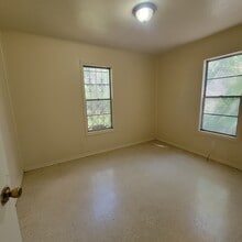 1107 S 10th St in Monroe, LA - Building Photo - Building Photo