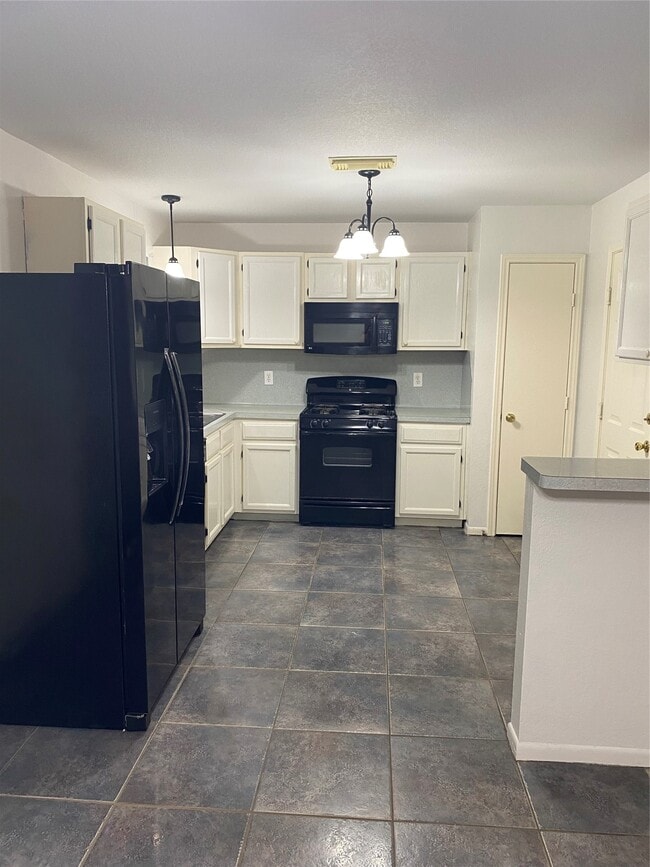 8012 Folkstone Ln in Houston, TX - Building Photo - Building Photo