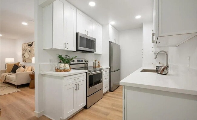 8528 Via Mallorca in San Diego, CA - Building Photo - Building Photo