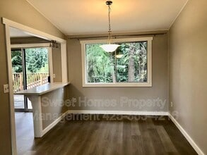 11235 80th Ave NE in Kirkland, WA - Building Photo - Building Photo