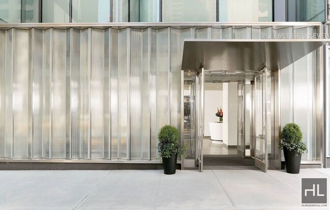 252 E 57th St-Unit -45B in New York, NY - Building Photo - Building Photo