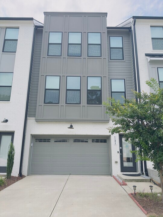 1121 Kiernan Grove Ln in Cary, NC - Building Photo