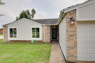 15803 Pryor Dr in Missouri City, TX - Foto de edificio - Building Photo