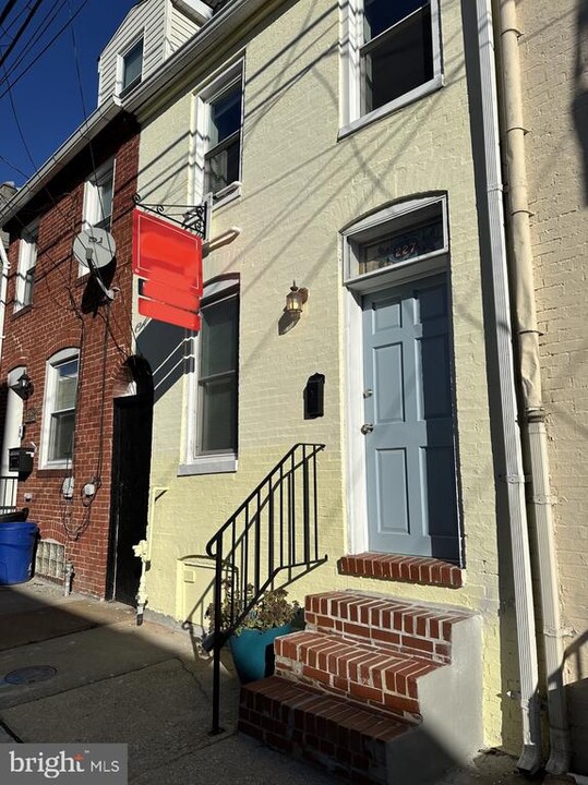 227 S Durham St in Baltimore, MD - Foto de edificio