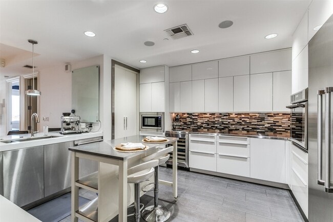 property at 1505 Elm St
