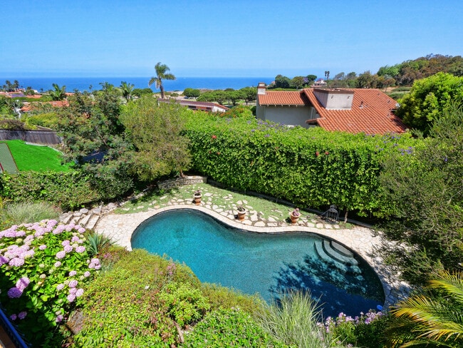 property at 345 Palos Verdes Dr W