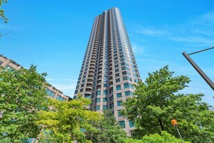 400 N La Salle Dr in Chicago, IL - Building Photo