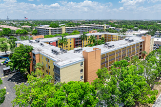 The Towers Condominiums in Ft. Myers, FL - Building Photo - Building Photo