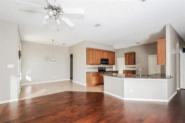 property at 1027 Fair Oaks Dr