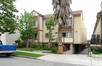 328 E Valencia Ave in Burbank, CA - Building Photo - Building Photo