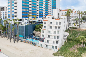 Palacio Del Mar in Long Beach, CA - Building Photo - Building Photo