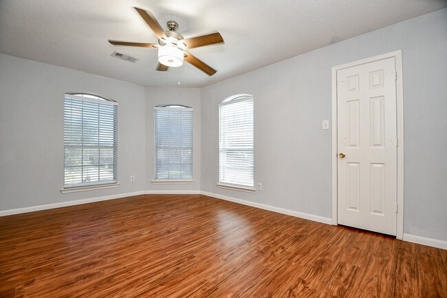 property at 3019 Red Oak Leaf Trail