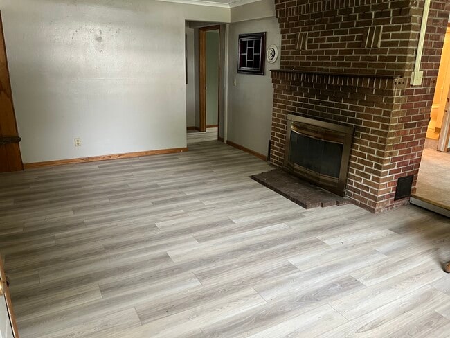2601 S Cornelia St, Unit Downstairs unit 2601.5
