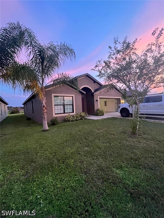 742 Center Lake St in Lehigh Acres, FL - Building Photo - Building Photo