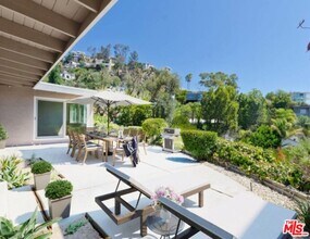 8410 Harold Way in Los Angeles, CA - Building Photo - Building Photo
