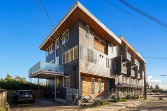 102 NE 45th St in Seattle, WA - Building Photo - Building Photo
