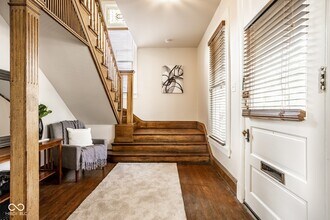 434 E New York St in Indianapolis, IN - Building Photo - Building Photo