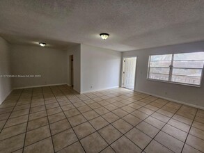 4160 NW 21st St, Unit 215-e in Lauderhill, FL - Building Photo - Building Photo