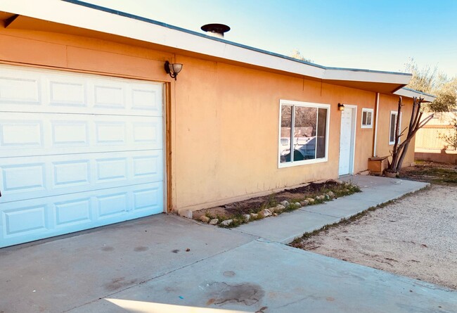 7544 Hopi Trail in Yucca Valley, CA - Building Photo - Building Photo