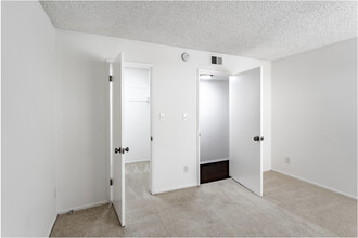 Westwood Park Apartments in Los Angeles, CA - Building Photo - Building Photo