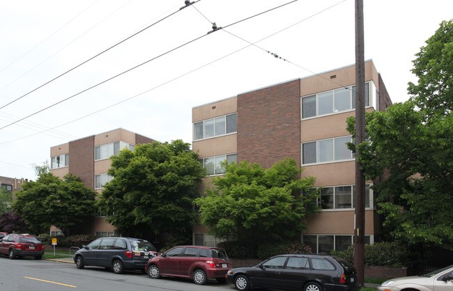 Red Lion Apartments in Seattle, WA - Foto de edificio - Building Photo