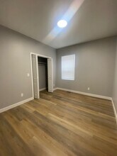 415 Dequincy St, Unit A in Indianapolis, IN - Foto de edificio - Building Photo