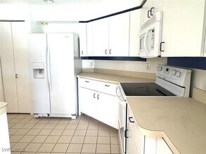 675 Wedge Dr in Naples, FL - Building Photo - Building Photo