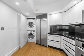 2127 Brickell Ave in Miami, FL - Building Photo - Building Photo