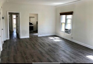 7007 Willoughby Ave in Los Angeles, CA - Building Photo - Building Photo