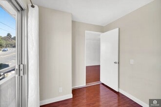 696 Athol Ave, Unit 104 in Oakland, CA - Building Photo - Building Photo